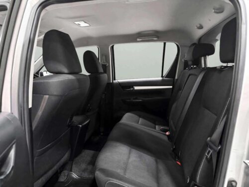 2021-toyota-hilux-revo-2-4-z-edition-mid-1d0032-slide-thumbnail-5