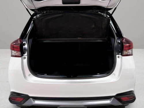 2023-toyota-yaris-1-2-sport-premium-x-urban-1t0007v-slide-thumbnail-6