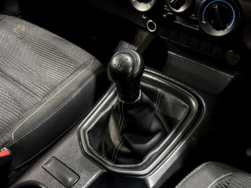 2021-toyota-hilux-revo-2-4-z-edition-entry-1p2553-slide-thumbnail-6