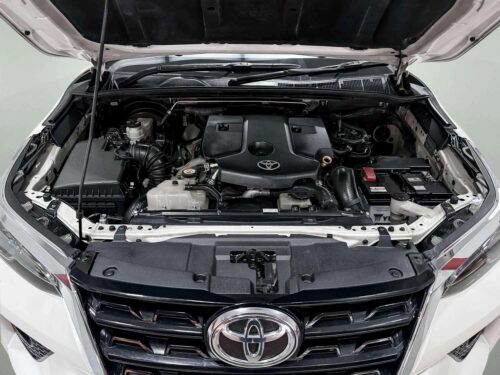 2021-toyota-fortuner-2-4-v-1d0018-slide-thumbnail-6