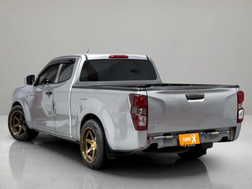 2022-isuzu-d-max-1-9-s-1p2598-slide-thumbnail-3