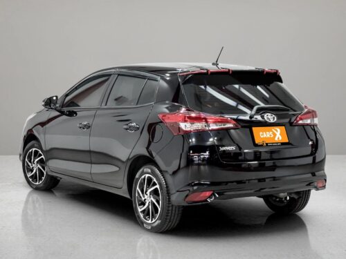 2018-toyota-yaris-1-2-e-1n0076-slide-thumbnail-3