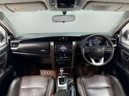 2019-toyota-fortuner-2-4-v-1n0064v-slide-thumbnail-4