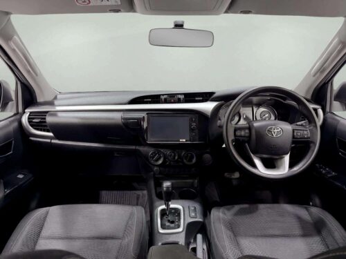 2020-toyota-hilux-revo-2-4-prerunner-entry-smart-cab-1n0063-slide-thumbnail-4