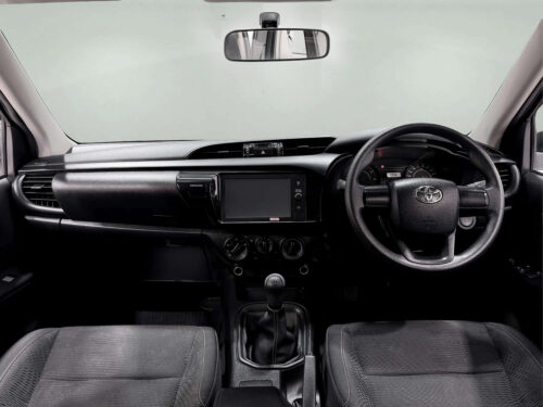 2020-toyota-hilux-revo-2-4-mid-prerunner-1s1278-slide-thumbnail-4