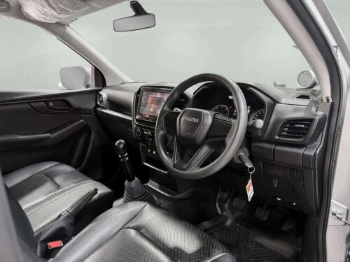 2023-isuzu-d-max-3-0-s-1c0057v-slide-thumbnail-3