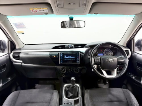 2020-toyota-hilux-revo-2-4-z-edition-e-1c0023-slide-thumbnail-4