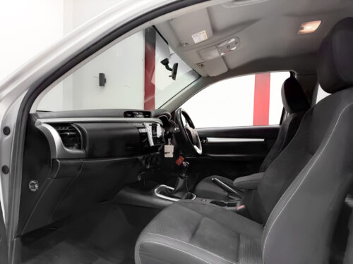 2020-toyota-hilux-revo-2-4-z-edition-e-1c0023-slide-thumbnail-5