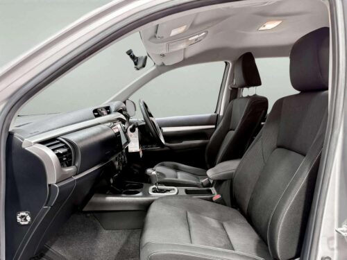 2021-toyota-hilux-revo-2-4-z-edition-mid-1n0060-slide-thumbnail-5