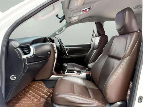 2019-toyota-fortuner-2-4-v-1n0064v-slide-thumbnail-5