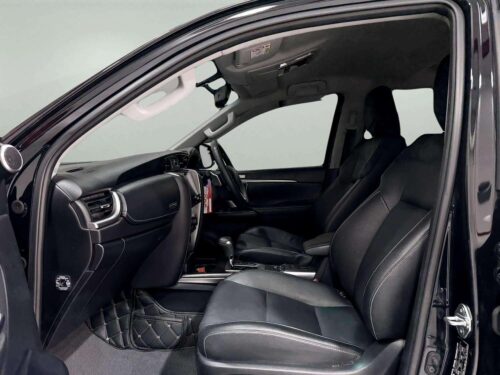 2024-toyota-fortuner-2-4-leader-v-1n0056-slide-thumbnail-4