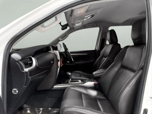 2018-toyota-fortuner-2-4-v-1p2635v-slide-thumbnail-5