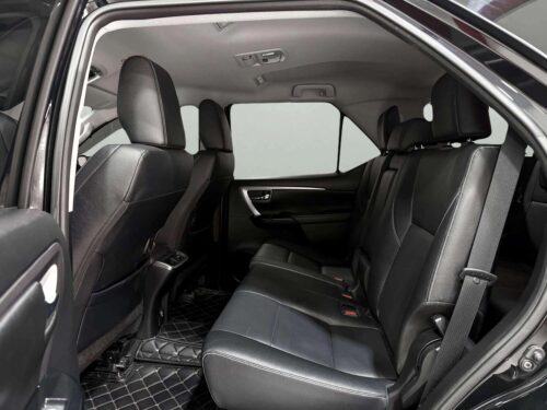 2024-toyota-fortuner-2-4-leader-v-1n0056-slide-thumbnail-5