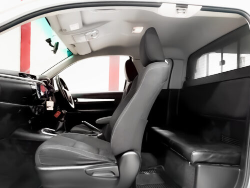 2020-toyota-hilux-revo-2-4-z-edition-e-1c0023-slide-thumbnail-6