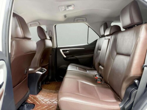 2019-toyota-fortuner-2-4-v-1n0064v-slide-thumbnail-6