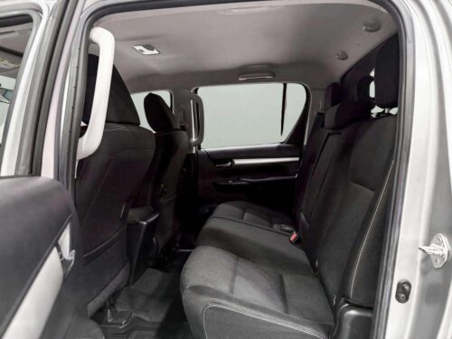 2020-toyota-hilux-revo-2-4-e-prerunner-1p2610-slide-thumbnail-5