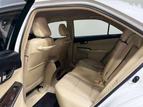 2015-toyota-camry-2-5-hybrid-premium-1p2606v-slide-thumbnail-6