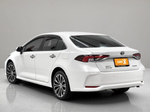 2020-toyota-corolla-altis-1-8-hybrid-high-1p2647v-slide-thumbnail-3