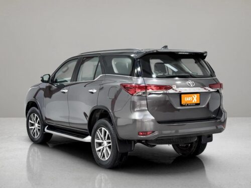 2018-toyota-fortuner-2-4-v-1d0047-slide-thumbnail-3
