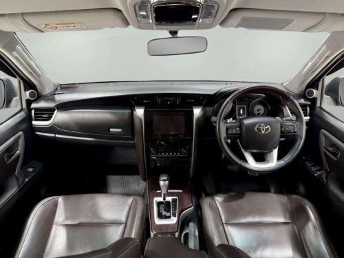 2019-toyota-fortuner-2-4-v-1c0066v-slide-thumbnail-4