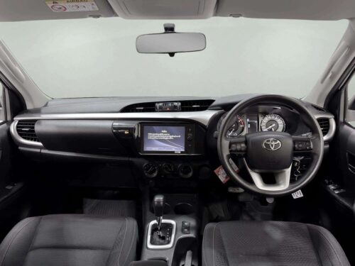 2020-toyota-hilux-revo-2-4-prerunner-entry-smart-cab-1n0063-slide-thumbnail-4