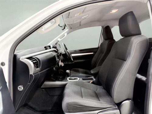 2020-toyota-hilux-revo-2-4-prerunner-entry-smart-cab-1n0063-slide-thumbnail-5