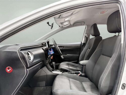 2018-toyota-corolla-altis-1-8-e-1p2646-slide-thumbnail-5