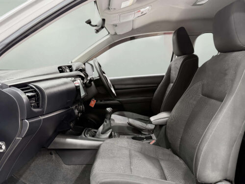 2022-toyota-hilux-revo-2-4-z-edition-entry-smart-cab-1n0072-slide-thumbnail-5