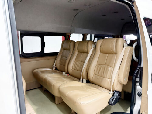 2017-toyota-commuter-3-0-d4d-1d0060-slide-thumbnail-6