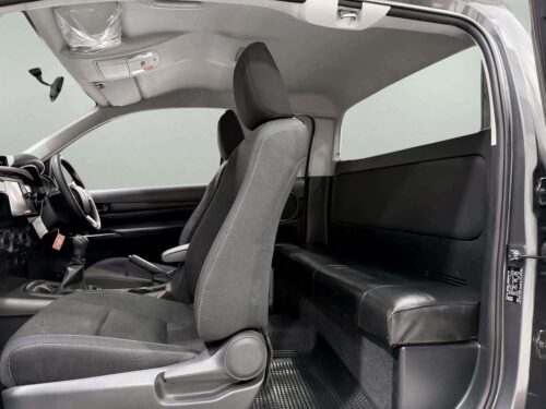 2024-toyota-hilux-revo-2-4-z-edition-entry-smart-cab-1d0046-slide-thumbnail-6