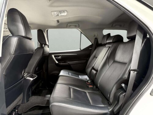 2022-toyota-fortuner-2-4-leader-v-1d0043-slide-thumbnail-6
