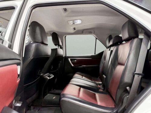 2017-toyota-fortuner-2-8-trd-sportivo-4wd-1p2660-slide-thumbnail-6