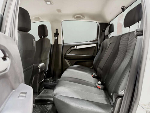 2017-isuzu-d-max-1-9-hi-lander-z-cab-4-1c0069-slide-thumbnail-6