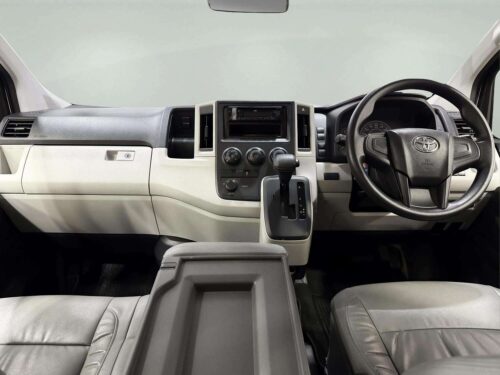 2019-toyota-commuter-2-8-1s1323-slide-thumbnail-4