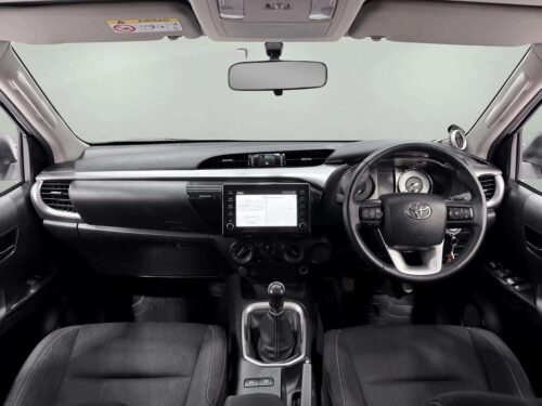 2021-toyota-hilux-revo-2-4-prerunner-mid-double-cab-1t0038-slide-thumbnail-4
