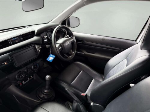 2023-toyota-hilux-revo-2-4-entry-single-cab-1n0093v-slide-thumbnail-4