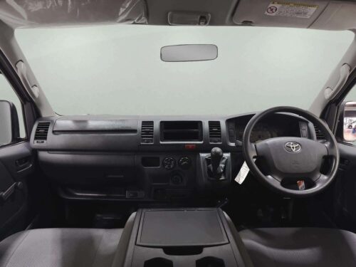2018-toyota-hiace-3-0-economy-d4d-1d0072v-slide-thumbnail-4