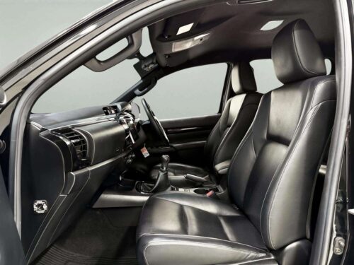 2019-toyota-hilux-revo-2-4-g-prerunner-rocco-double-cab-1t0037-slide-thumbnail-5