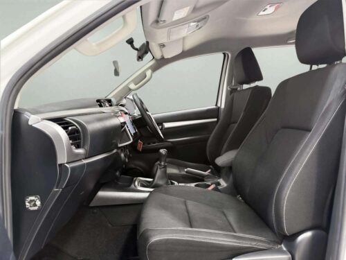 2021-toyota-hilux-revo-2-4-prerunner-mid-double-cab-1t0038-slide-thumbnail-5