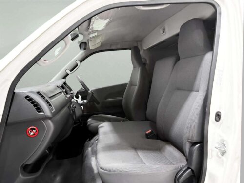 2018-toyota-hiace-3-0-economy-d4d-1d0072v-slide-thumbnail-5