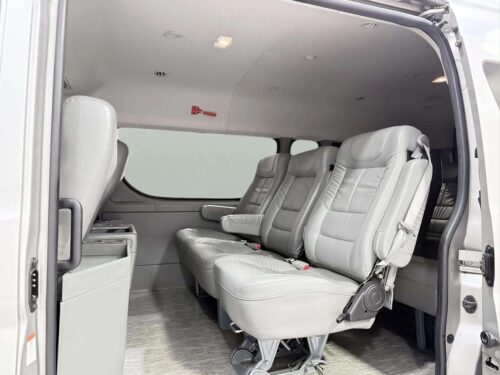 2020-toyota-commuter-2-8-1p2703-slide-thumbnail-6