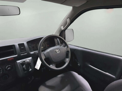 2018-toyota-hiace-3-0-economy-d4d-1d0072v-slide-thumbnail-6