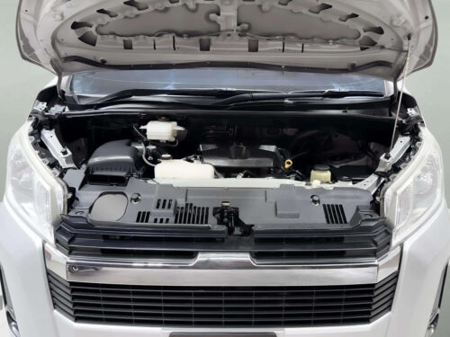 2019-toyota-commuter-2-8-1s1323-slide-thumbnail-8