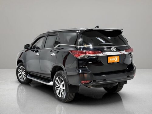 2019-toyota-fortuner-2-4-v-4wd-1n0103-slide-thumbnail-3