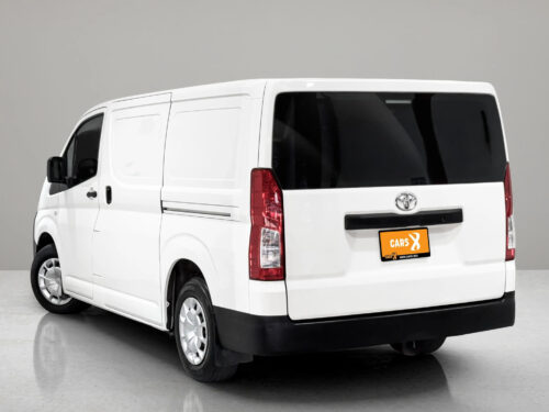 2020-toyota-hiace-2-8-eco-1t0042-slide-thumbnail-3