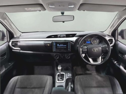 2018-toyota-hilux-revo-2-4-e-prerunner-1p2762-slide-thumbnail-4