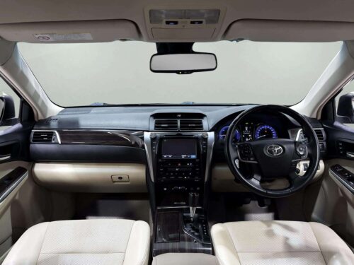 2015-toyota-camry-2-5-hybrid-premium-1p2769v-slide-thumbnail-4