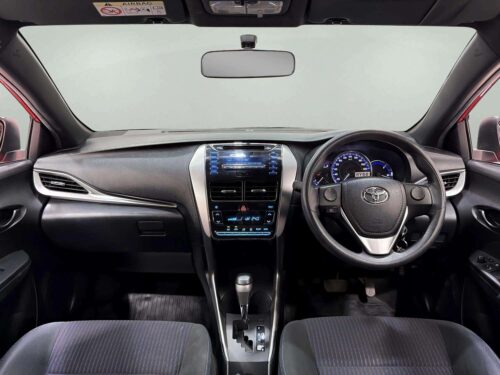2019-toyota-yaris-1-2-e-1a0061-slide-thumbnail-4