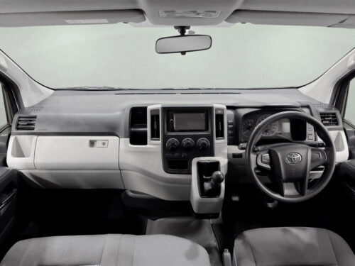 2020-toyota-hiace-2-8-eco-1t0042-slide-thumbnail-4