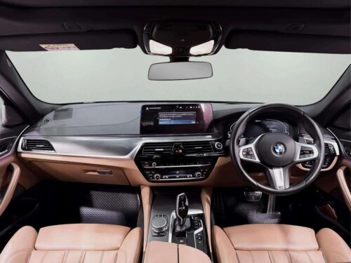 2022-bmw-530e-2-0-m-sport-1p2780-slide-thumbnail-4